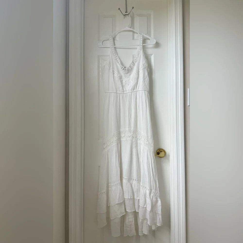 Women’s White Sleeveless Lace-Trim Maxi Dress - Picture 2 of 5